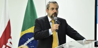 MPF pede que ministro pague R$ 5 milhões por sugerir que alunos assumam limpeza de salas de aula