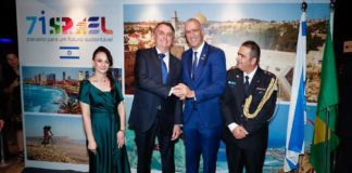 Bolsonaro é homenageado na embaixada de Israel
