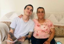 Jovem cria ‘manual do WhatsApp’ para ajudar avó da namorada a mexer no primeiro celular