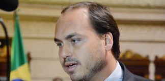 Carlos Bolsonaro: “O que está por vir pode derrubar o Capitão eleito”