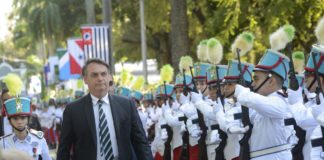 Bolsonaro diz que meta é implantar um colégio militar em cada capital