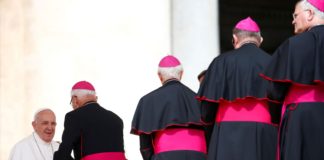 Por que 19 sacerdotes e teólogos acusam o Papa Francisco de heresia
