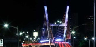 Monumentos de Natal são iluminados com as cores da bandeira LGBT