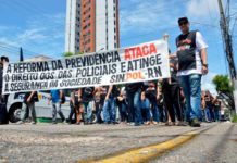 Policiais civis fazem protesto contra avanços da reforma da Previdência