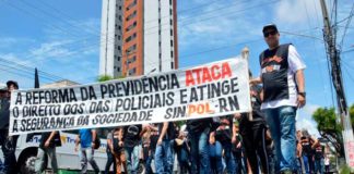 Policiais civis fazem protesto contra avanços da reforma da Previdência