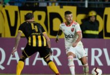 Flamengo perde diversas chances, segura o empate com um a menos e garante vaga nas oitavas de final contra o Peñarol