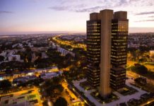 Setor de serviços cai 0,7% em março, 3º recuo mensal seguido