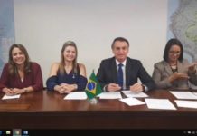 Bolsonaro veta emenda do PT para transporte gratuito de bagagem em voos: “Eles gostam de pobre”