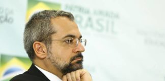 Em derrota do governo, Weintraub terá de explicar cortes na educação O ministro da Educação, Abraham Weintraub, que foi convocado a explicar cortes na educação (Marcelo Camargo/Agência Brasil)