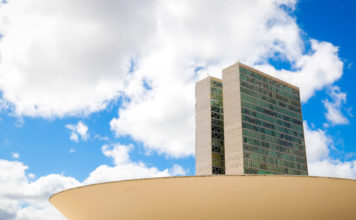 Empresas de congressistas devem R$ 320 milhões à Previdência