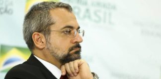 Ministro da Educação compara Lula e Dilma à cocaína encontrada em avião da FAB