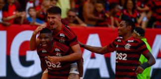 No Rio, Flamengo faz 2 a 1 na Chapecoense e volta a vencer pelo Brasileirão