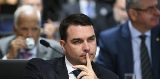 Juiz manda Receita enviar ao MP notas fiscais emitidas no nome de Flávio Bolsonaro, Queiroz e outros 7 investigados