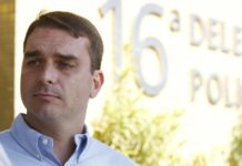 Flávio Bolsonaro fala que seu erro pode ter sido confiar demais no Queiroz