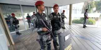 Força Nacional cerca prédio do MEC em véspera de protesto contra cortes