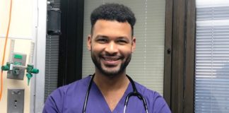 Homem se forma na mesma universidade onde trabalhou como faxineiro