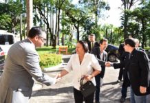 Chegando ao Palácio, em Recife, Fátima avisa: “A princesa chegou”