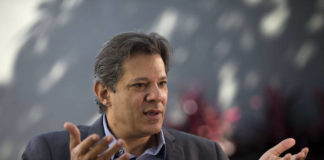“Colocaram um burro na presidência, que só quer armar a população”, diz Haddad