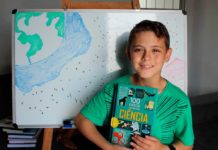 ‘Ele nasceu pra ser professor’, diz mãe de menino que dá aula sobre ciências na internet