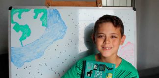 ‘Ele nasceu pra ser professor’, diz mãe de menino que dá aula sobre ciências na internet