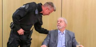 Sem abrir mão da absolvição, defesa de Lula pede regime aberto