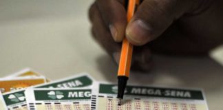 Mega-Sena acumula e prêmio vai a R$ 72 milhões; veja os números