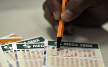 Mega-Sena acumula e prêmio vai a R$ 72 milhões; veja os números