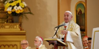 Papa Francisco torna obrigatório bispos denunciarem casos de abusos sexuais