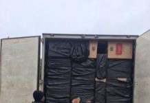 PF apreende caminhão carregado de cigarros contrabandeados