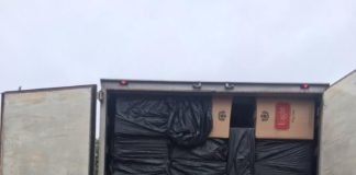 PF apreende caminhão carregado de cigarros contrabandeados