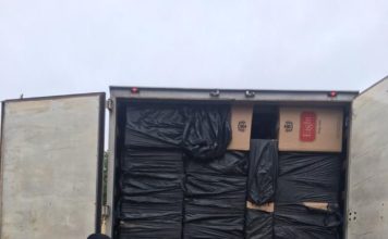 PF apreende caminhão carregado de cigarros contrabandeados