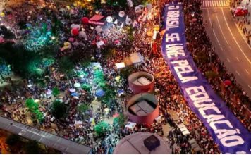 CENSURA: sem autonomia para tanto, MEC ameaça cortar ponto de servidores que foram a manifestação