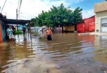 Ruas de Natal ficam alagadas após chuvas na manhã desta quinta-feira (30)