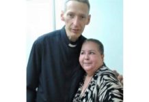 Mulher que acusou padre Marcelo Rossi de plágio é presa após polícia comprovar golpe