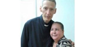 Mulher que acusou padre Marcelo Rossi de plágio é presa após polícia comprovar golpe