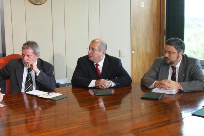 Lula com os à época ministros Paulo Bernardo e Antonio Palocc