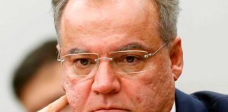 Deputados pressionam por alívio em regra de aposentadoria de político