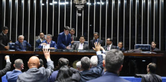 Senado rejeita decretos das armas; texto segue para Câmara