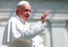 Vaticano cogita sacerdotes casados na Amazônia O Papa Francisco no Vaticano, em foto de 24 de abril — Foto: Reuters/Yara Nardi