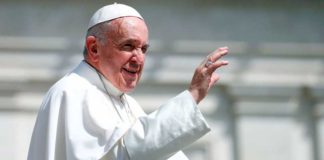 Vaticano cogita sacerdotes casados na Amazônia O Papa Francisco no Vaticano, em foto de 24 de abril — Foto: Reuters/Yara Nardi