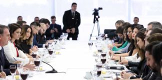 “Se forçar a barra, não aprova nada”, diz Bolsonaro sobre Previdência Presidente Jair Bolsonaro participa de Café da Manhã com Jornalistas