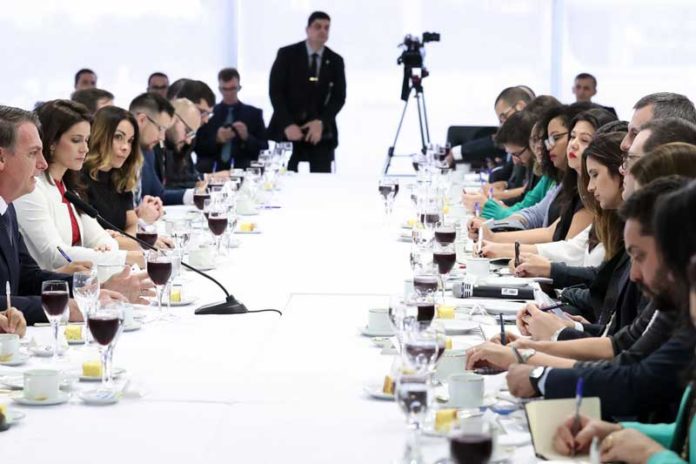 Presidente Jair Bolsonaro participa de Café da Manhã com Jornalistas