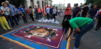 Igrejas preparam tapetes para procissões de Corpus Christi Fiéis preparam o tradicional tapete de serragem nas ruas de Matão, interior paulista | Foto: Edson Silva 30.mai.14 / Folhapress