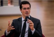 Deltan defende Lava Jato e vê provas robustas em denúncia contra Lula O procurador da Lava Jato Deltan Dallagnol participa de debate de lançamento do livro, Corrupção, do promotor Roberto Livianu, em São Paulo. Eduardo Anizelli - 19.mar.2018/Folhapress