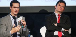 Mensagens mostram colaboração entre Moro e Deltan na Lava Jato, diz site O procurador federal e coordenador da Força-tarefa da Lava Jato em Curitiba, Deltan Dallagnol, e o então juiz Sergio Moro - Jorge Araujo