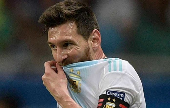 Messi em derrota para Colômbia na estréia da Copa América
