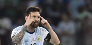 Copa América: Messi marca, Argentina empata com Paraguai e segue na lanterna do grupo Messi pede calma aos companheiros após marcar o gol de empate contra o Paraguai
