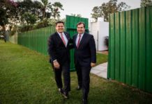 Bolsonaro terá de nos aturar por dois anos e vice-versa, dizem Maia e Alcolumbre Davi Alcolumbre, presidente do Senado, e Rodrigo Maia, presidente da Câmara dos Deputados, concederam entrevista a Folha. Um portão entre as residências oficiais, foi criado para facilitar as reuniões entre ele