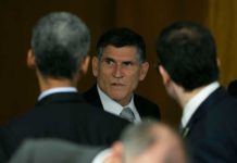 Demissão expõe conflitos no círculo próximo de Bolsonaro Santos Cruz foi comunicado que sairá do governo durante uma reunião com o presidente Jair Bolsonaro | Foto: Sérgio Lima/Poder360