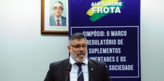 Frota diz em áudio que Onyx exonerou profissional do audiovisual para nomear parente de deputado